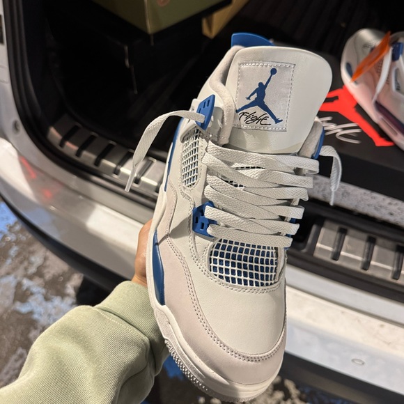 Jordan 4 military blue size 7y - Picture 3 of 6